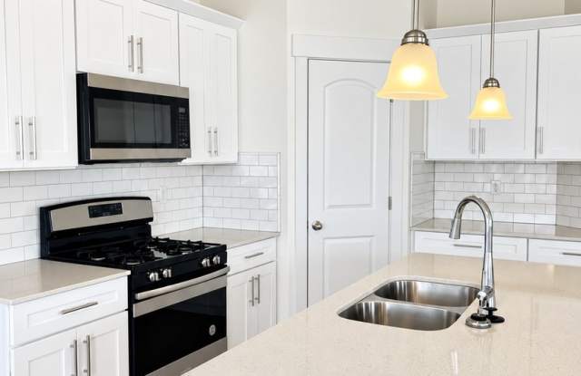 4-Bedroom Townhome | 6 Minutes from Intermountain Children’s Hospital Gallery 3