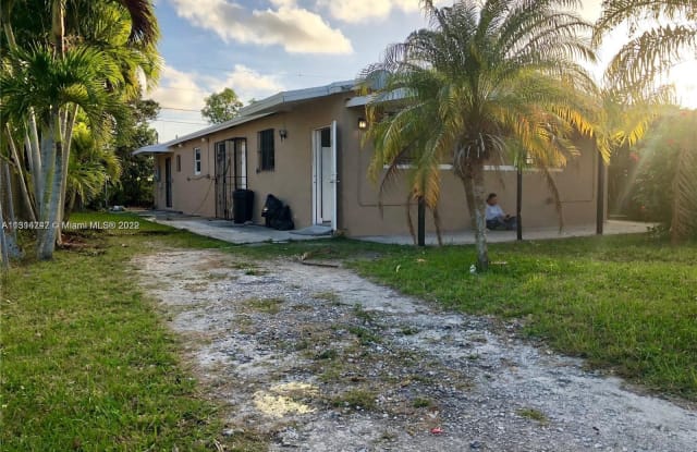 913 NW 3rd St - 913 Northwest 3rd Street, Florida City, FL 33034