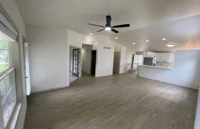 Newly Remodeled - Modern 3 Bedroom Duplex with Finished Basement and a Office Room! Gallery 1