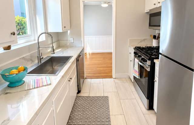 Bungalow Style Apt - Move-in Special - Washer/Dryer in unit, Mini Split A/C,  NEW windowsGarage Available, Pet Friendly Gallery 2