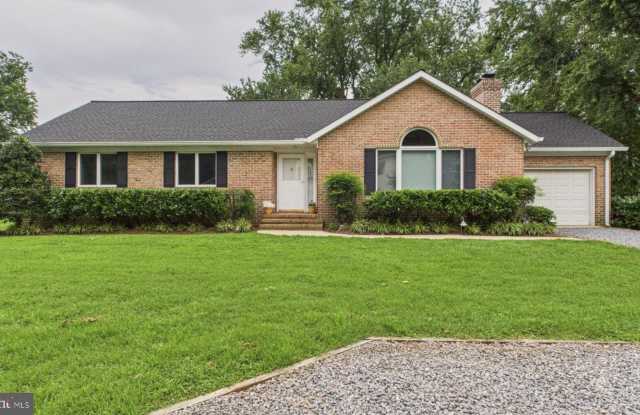 709 DOGWOOD Lane Gallery 1