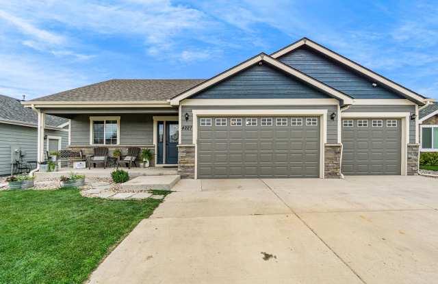 Gorgeous 6 Bedroom/3.5 Bathroom Home! photos photos