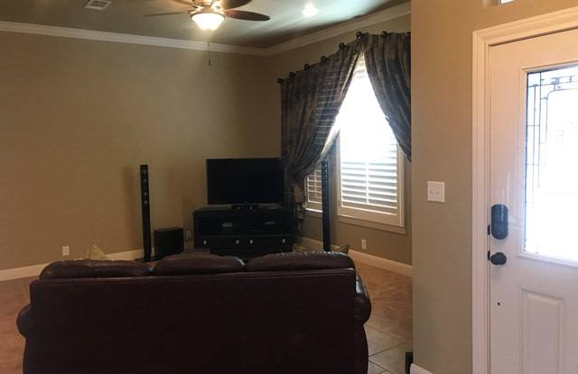 1618 Red Oak Ln Gallery 4