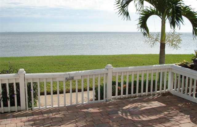 5248 BEACH Drive SE Gallery 4