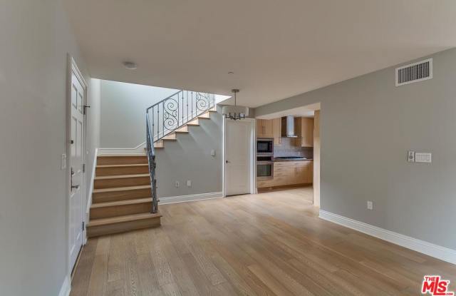 3005 GRAND CANAL - 3005 S Grand Cl, Los Angeles, CA 90291
