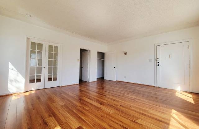 Bright 1- Bedroom 1 Bath Plus Bonus Room! Gallery 3