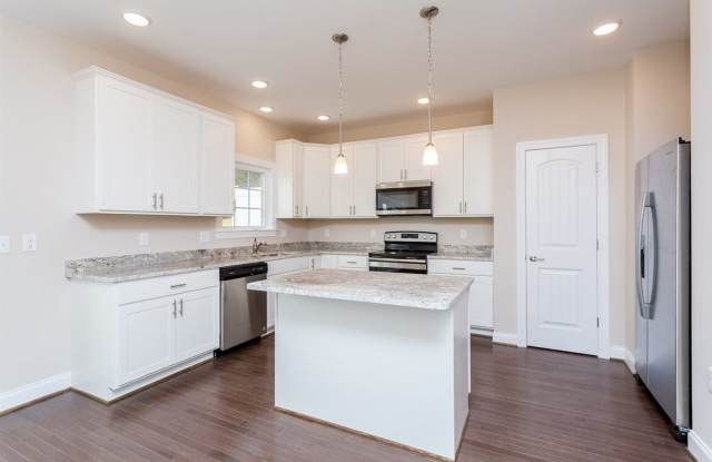 Spacious Luxury Townhome! Outstanding Location! Gallery 4
