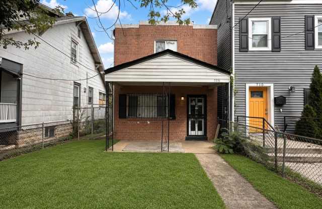 708 ALABAMA Avenue SE Gallery 2