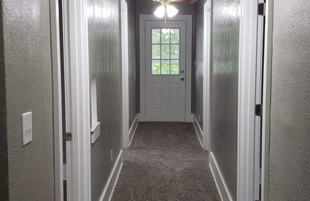 Spacious 5-Bedroom Home Near Downtown Kokomo Gallery 4