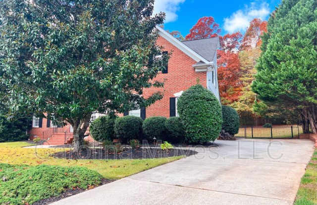 702 Carriage Hill Road Gallery 2