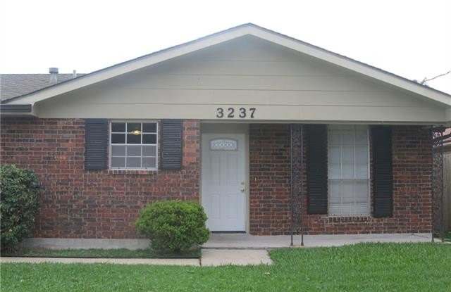 3237 INDIANA Avenue Gallery 2