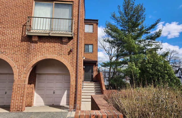 Modern Townhouse - Price Just Reduced! - 2 Lowell Court, Bergen County, NJ 07666