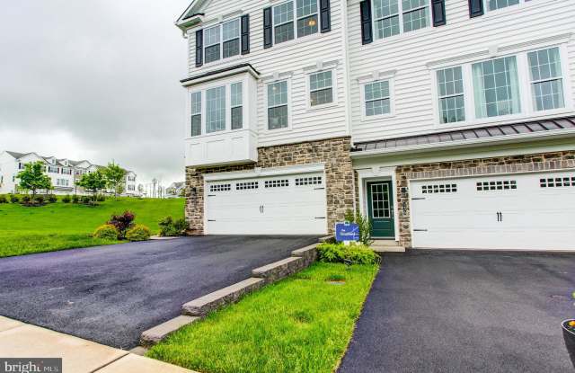 135 WOODWINDS DRIVE Gallery 2