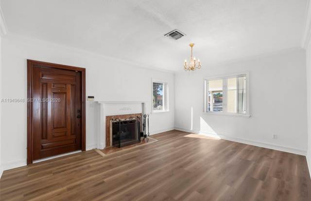 3411 SW 27th St photos photos