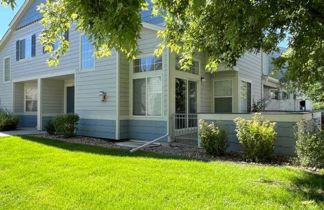 Charming 2 Bed/1.5 Townhome in Fabulous Longmont Location! - 1419 Red Mountain Drive, Longmont, CO 80504