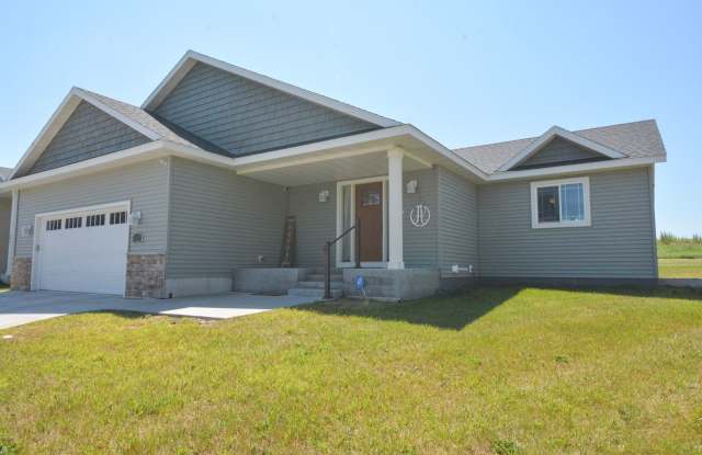 Beautiful, Modern, Updated, 4 Bed 3 Bath Available For Rent! - 6659 Aster Lane Northwest, Rochester, MN 55901