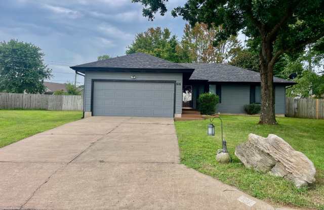 NIXA - 616 E. BARBARA CT. - PET NEGOTIABLE - CALL OFFICE FOR SHOWING INFORMATION photos photos