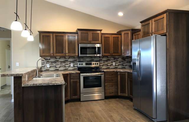 4Bd/3Bth - Home - Quiet Subdivision Gallery 4