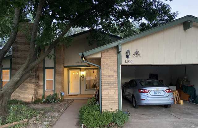 1200 Val Genes Road Gallery 1