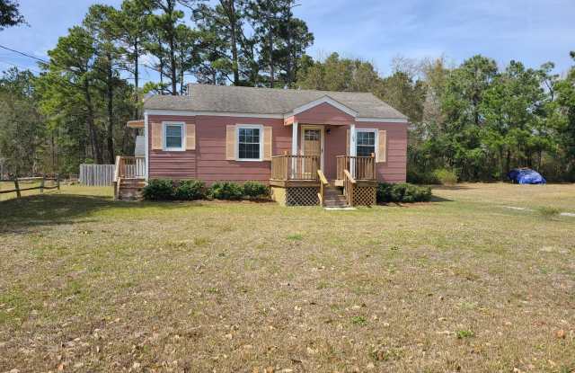 Lovely refurbished 3 Bedroom, 1 Bath - Hampstead - 164 Brown Town Road, Hampstead, NC 28443