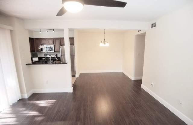 Gorgeous first floor 2/2 condo x Rent @ Winter Park in front of Full Sail! photos photos