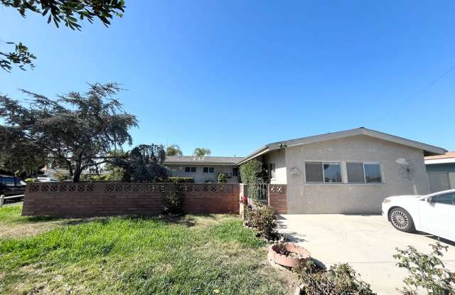Charming 4 bedroom house with extra living room in the heart of Clairemont Mesa! photos photos