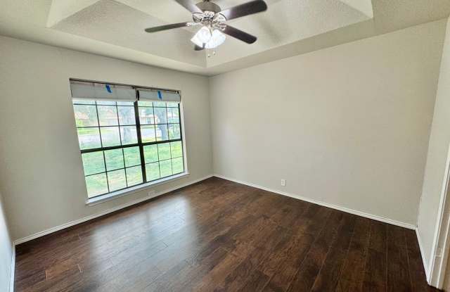 *COMING SOON* Charming 3-Bedroom Home with Covered Patio & Fenced Yard in Woodlake! Gallery 4