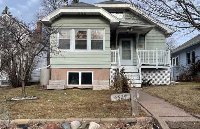 AVAILABLE JULY - 3 BEDROOM/1.5 BATHROOM HOME photos photos