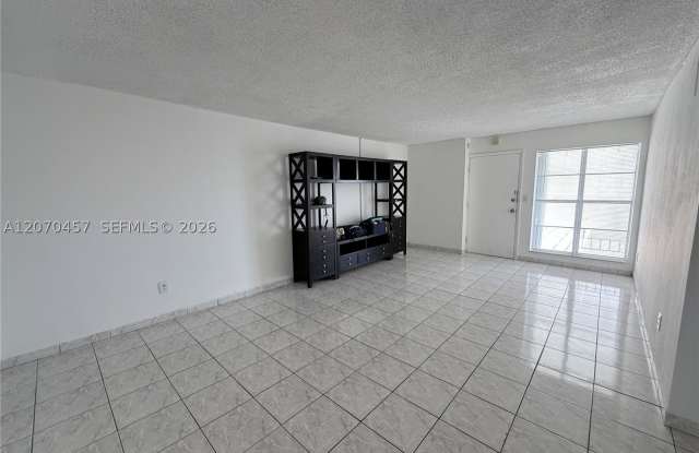 1340 Lincoln Rd Gallery 3