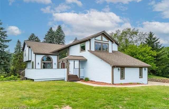 1083 N Livernois Road photos photos