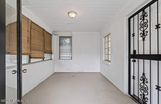 204 E 25TH Street Gallery 4