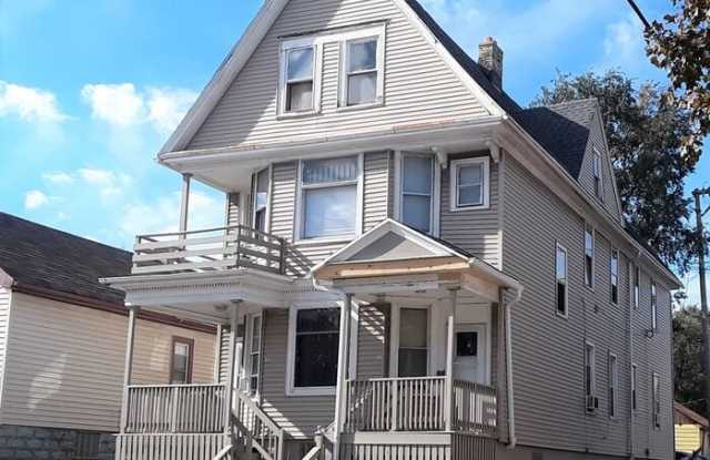 825 South 11th Street - 825 South 11th Street, Milwaukee, WI 53204