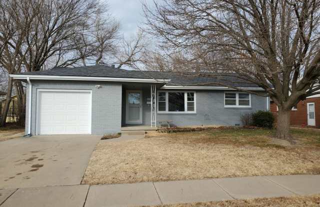 Like New 3 bedroom 1.5 bath Ranch Near Kellogg and Rock photos photos