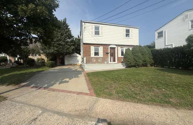 410 Herricks Road Gallery 2