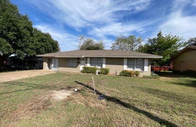 1702 E Wm J Bryan Pkwy - 1702 West Wm J Bryan Parkway, Bryan, TX 77803