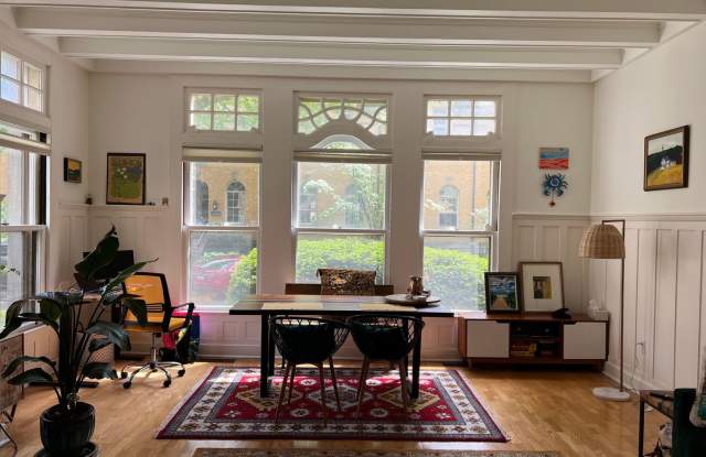 Spacious 2BR Condo in Brookline Gallery 4