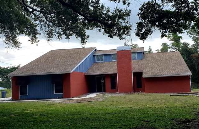 915 CRENSHAW LAKE ROAD - 915 Crenshaw Lake Road, Lutz, FL 33548 915 CRENSHAW LAKE ROAD - 915 Crenshaw Lake Road, Lutz, FL 33548