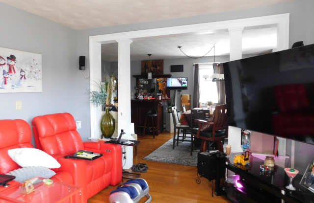 451 Circular Avenue Gallery 3