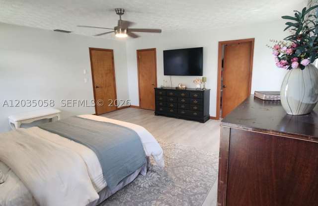 6101 Palmetto Dr Gallery 2