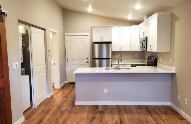 Freshly RENOVATED 1 Bdrm with ALL APPLIANCES - North End! $1675 rent Gallery 1