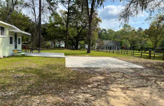 1825 Hodgeville Road Gallery 3