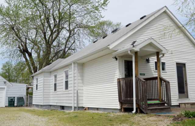 2305 North Maplewood Avenue - 1 photos photos