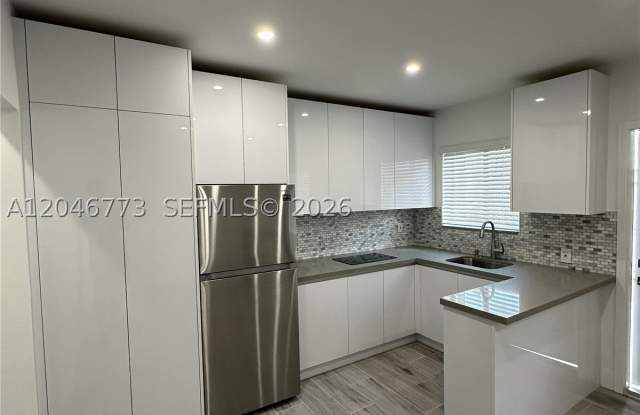 551 SW 57th Ave photos photos