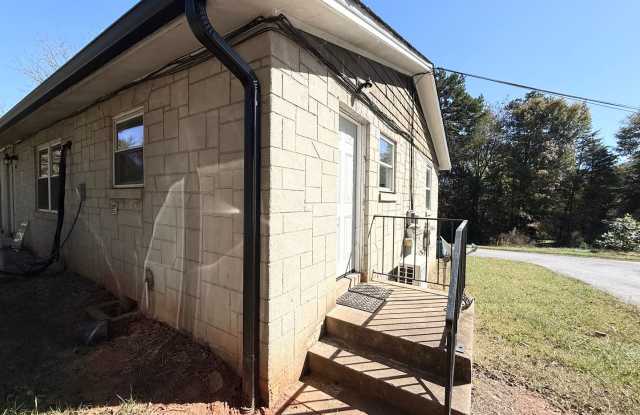 For Rent – $1,100/month | 2 Bed | 1 Bath photos photos For Rent – $1,100/month | 2 Bed | 1 Bath photos photos
