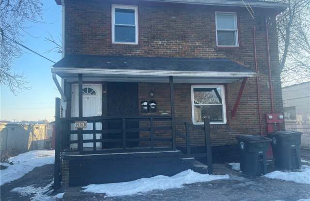 958 E Wilbeth Road unit: Lower photos photos