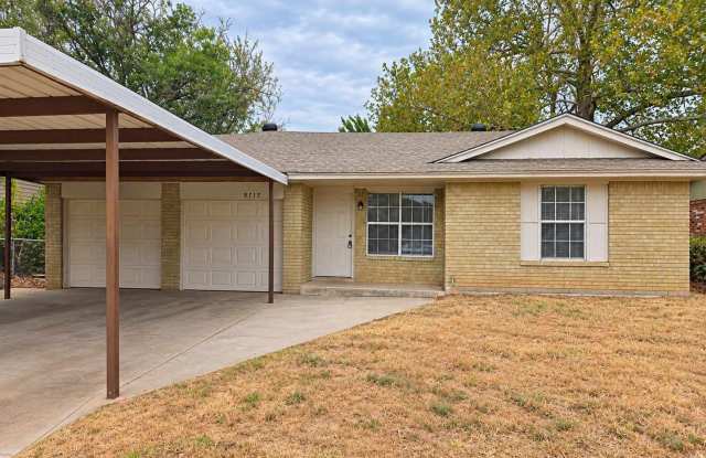 Comfortable Home in a Convenient Midwest City Location Gallery 1