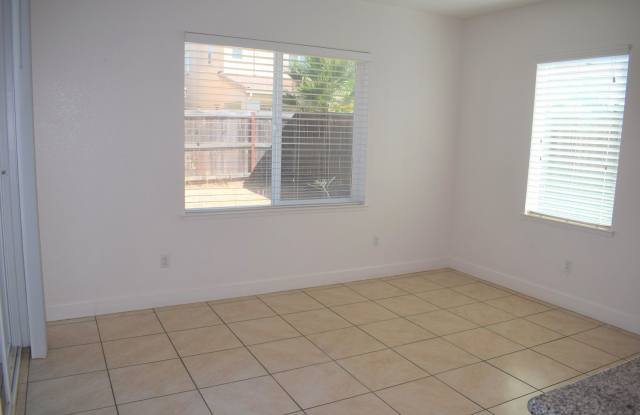 Resident Benefit Package Property - Bright 4bd/3.5ba Gallery 3