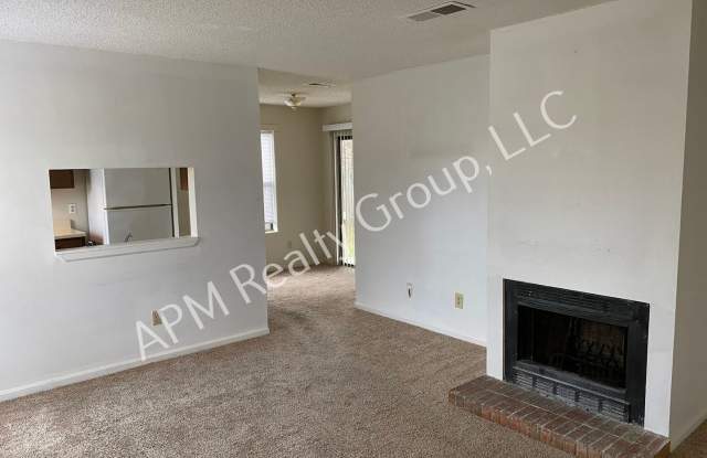 Duplex in convenient location photos photos
