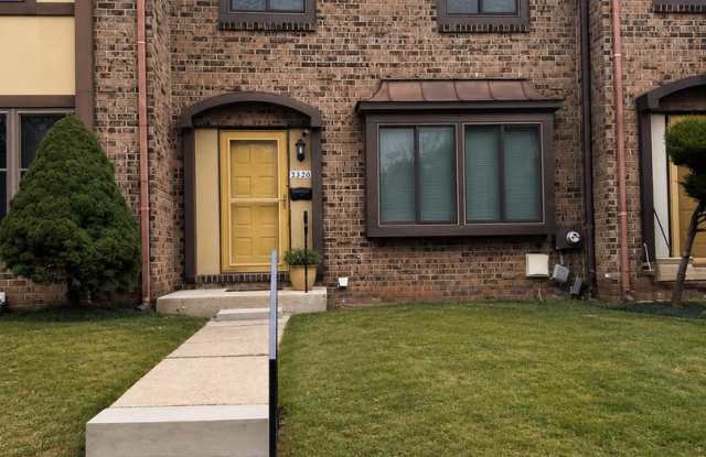 Village Shires Townhome completely Renovated 3 Beds 1.5 Bath Available 9/1 photos photos