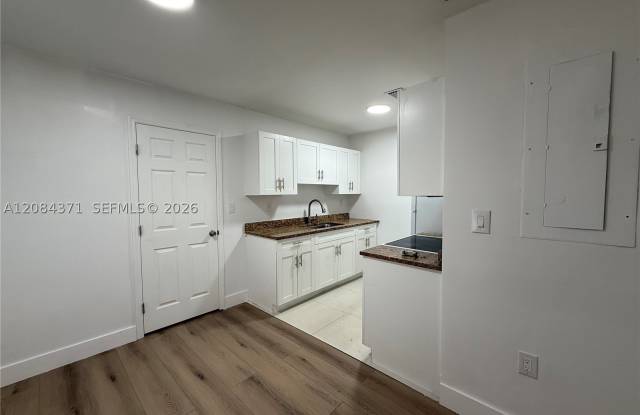 20021 NW 14th Ct Gallery 2